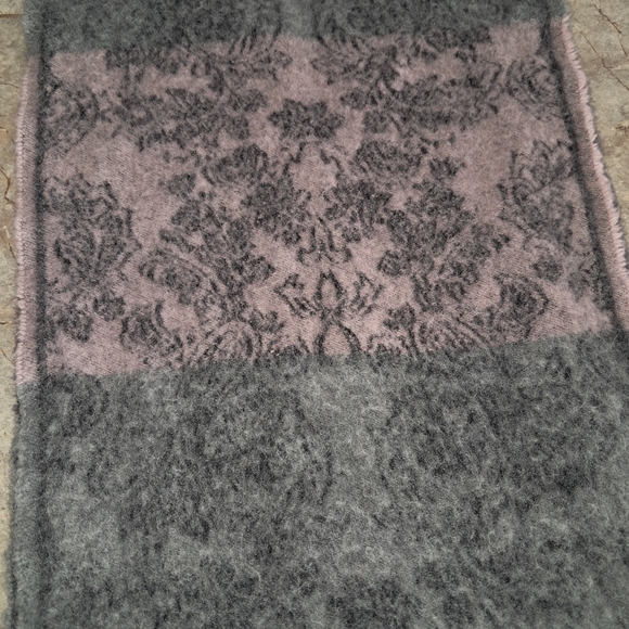 NWT Lord & Taylor Cashmere Scarf Pink  Gray with Floral Print & Fringe Tassels - Picture 5 of 11